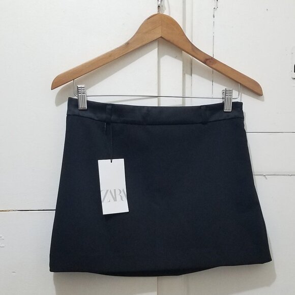 NWT MINI BLACK SKIRT - Picture 3 of 7